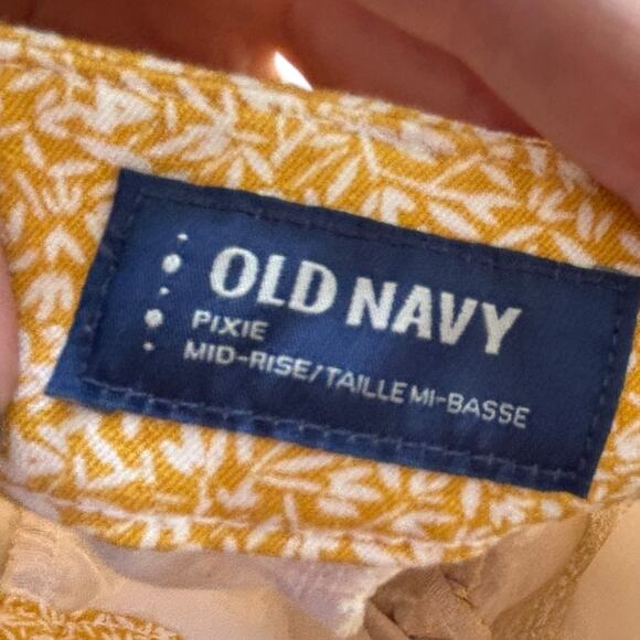 Old Navy Yellow Floral Mid-Rise Pixie Ankle Pants for Women Size 16 - Picture 4 of 5